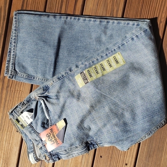 Lee Premium Relaxed Straight Leg 38x32 Faded Light NWT - Picture 1 of 11